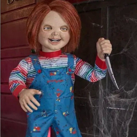 NEW - 3.5’ animated Scarred Chucky figurine